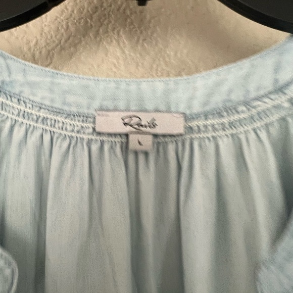 Rails light chambray button up top, size L - Picture 3 of 5